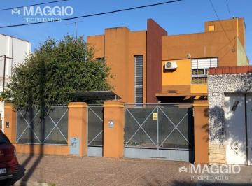 Casa · 235m² · 5 Ambientes · 1 Cochera · Casa Venta en Ramos Mejia