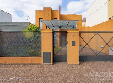 Casa · 235m² · 5 Ambientes · 1 Cochera · Casa Venta en Ramos Mejia