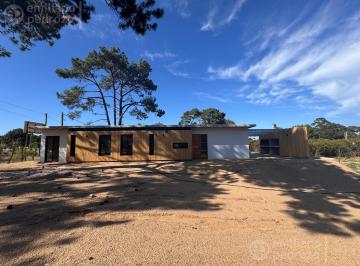 Casa · 120m² · 4 Ambientes · 1 Cochera · Venta Casa Tres Dorm. Club del Lago Punta del Este