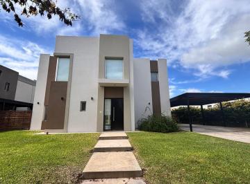 Casa · 222m² · 5 Ambientes · 2 Cocheras · Casa en Venta en El Cantón, Escobar, G. B. a. Zona Norte