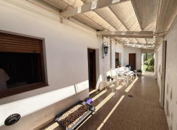 Casa · 130m² · 4 Ambientes · 1 Cochera · Venta Casa en PH con Tres Dorm. Garage y Patio - La Plata