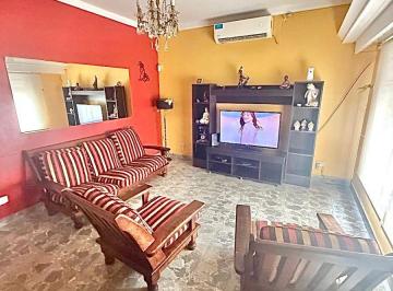 Casa de 5 ambientes, Avellaneda · Casa con 192 m² y 4 Dorm. en Venta en Crucecita