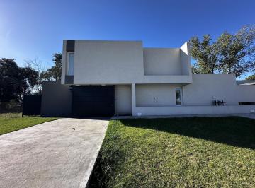 Casa · 100m² · 3 Ambientes · 1 Cochera · Duplex en Los Alamos, Lujan