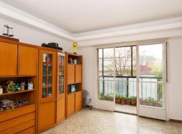 Departamento de 4 ambientes, Villa Crespo · Amplio 4 Ambientes Al Frente C/balcon y Cocina Comedor - Apto Credito