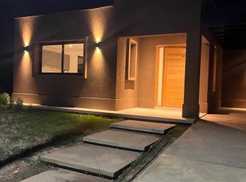 Casa · 500m² · 3 Dormitorios · 2 Cocheras · Casa a Estrenar B Lar de Vieytes 3