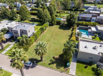 Terreno · 800m² · En Venta - Lote Frente Sur de 800 m² - Funes Hills, Miraflores.