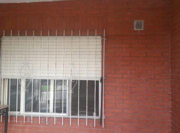 PH de 2 ambientes, Morón · Se Alquila PH Dos Ambientes con Cochera y Patio