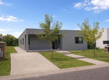 Casa · 185m² · 5 Ambientes · 2 Cocheras · Casa 5 Ambientes a Estrenar en Venta en Santa Lucia