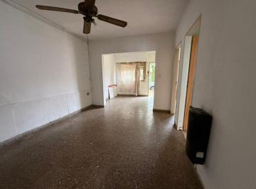 PH de 3 ambientes, La Plata · PH Al Frente en Venta - a Reciclar - Ubicado en Calle 40 Esquina 21