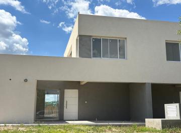 Casa · 86m² · 3 Ambientes · 1 Cochera · Casa en Venta en Casas de Santa María, Villanueva, Tigre