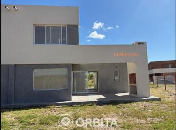 Casa · 86m² · 3 Ambientes · 1 Cochera · Casa en Venta en Casas de Santa María, Villanueva, Tigre
