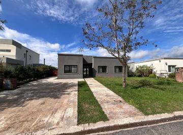 Casa · 180m² · 5 Ambientes · 2 Cocheras · Casa en Venta en El Cantón Islas, El Cantón, Escobar