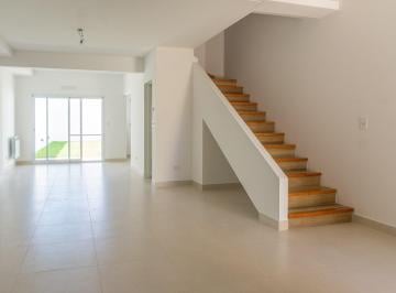Casa · 151m² · 5 Ambientes · 1 Cochera · Casa Dúplex en Venta en Martínez, San Isidro, Financiación Propia