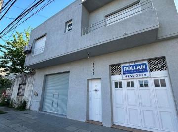 Casa · 243m² · 4 Dormitorios · 1 Cochera · Venta Casa en Munro Multifamiliar en 2 Plantas, con Cochera Cubierta, Local y Jardin Libre