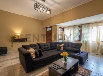 Casa · 120m² · 5 Ambientes · 1 Cochera · Casa en Venta en La Plata, Tolosa Reciclada a Nuevo.