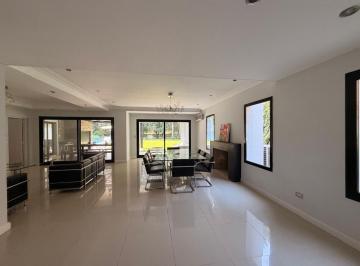 Casa · 325m² · 6 Ambientes · 2 Cocheras · Casa en Alquiler 6 Ambientes en Ayres del Pilar