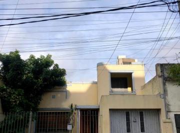 Casa de 7 ambientes, Lanús · En Venta Casa 7 Amb Sobre Lote 8.66x50 con Fdo Libre, Jardin y Gge en Lanus