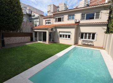 Casa · 217m² · 5 Ambientes · 2 Cocheras · Casa en Alquiler en Martinez - Vias/libertador - Pileta / Parrilla - 4 Dorm. - Cocheras