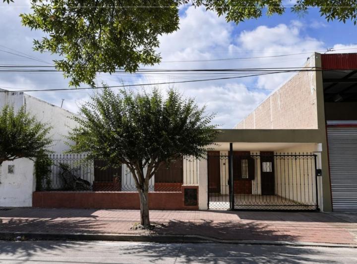 Casa · 230m² · 4 Ambientes · 1 Cochera