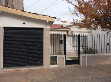Casa de 3 ambientes, Almirante Brown · Casa en Alquiler - Zona Centro de Burzaco