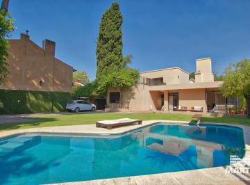 Casa · 312m² · 5 Ambientes · Casa en Venta de 5 Ambientes en Olivos con Jardín y Pileta