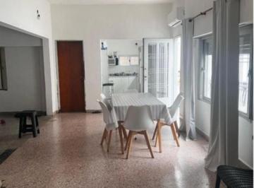 Casa · 300m² · 7 Ambientes · 2 Cocheras · Casa en Venta - 6 Dorm. 3 Baños - Cochera - 500 m² - Billinghurst