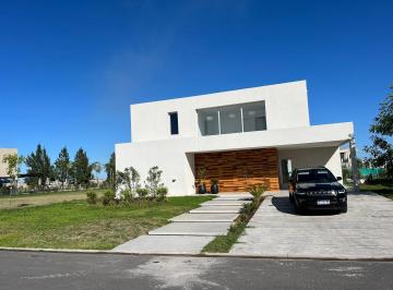 Casa · 300m² · 6 Ambientes · 3 Cocheras · Casa en Alquiler y Venta, Terralagos