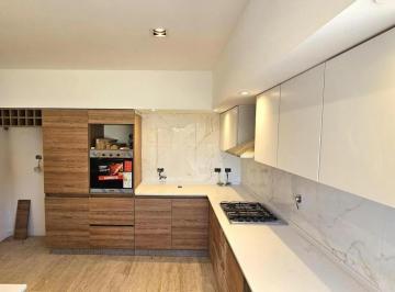 Casa · 270m² · 5 Ambientes · 2 Cocheras · Casa en Venta - 3 Dorm. 6 Baños - Campana