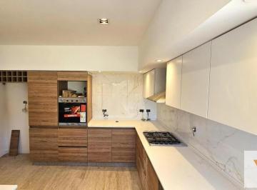 Casa · 270m² · 5 Ambientes · 2 Cocheras · Casa en Venta - 3 Dorm. 6 Baños - Campana