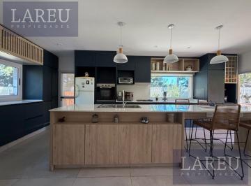 Casa · 178m² · 4 Ambientes · 3 Cocheras · Casa en La Masia, Pilar