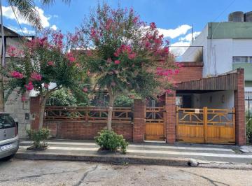 Casa de 3 ambientes, Villa Devoto · Casa Sobre Lote Propio con Terraza, Jardín y Cochera – Pasaje Mónaco 4439