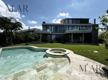 Casa · 401m² · 6 Ambientes · 2 Cocheras · Casa en Venta y Alquiler en El Golf, Nordelta. Salida a La Laguna