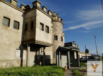 Local comercial · 549m² · 3 Ambientes · Local en Venta - 1 Dormitorio 6 Baños Oficinas - 1060 m² - Quequén