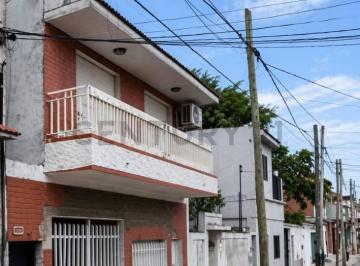 Casa · 126m² · 4 Ambientes · 1 Cochera · Casa 2 Familias 2 Plantas Independientes Terraza + Parrilla a m Alto Avellaneda