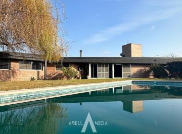 Casa · 355m² · 9 Ambientes · 2 Cocheras · Casa de Categoría en Fincas del Sur II