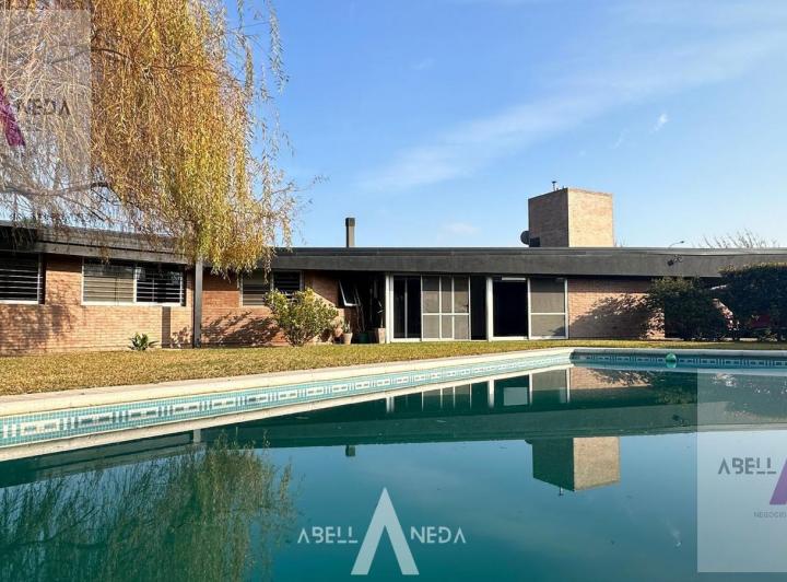 Casa · 355m² · 9 Ambientes · 2 Cocheras