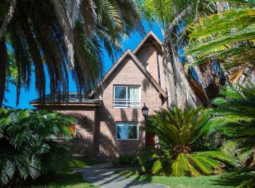 Casa · 281m² · 5 Ambientes · 4 Cocheras · Venta de Casa 5 Ambientes con Cochera en La Martona Club de Campo, Lote 549