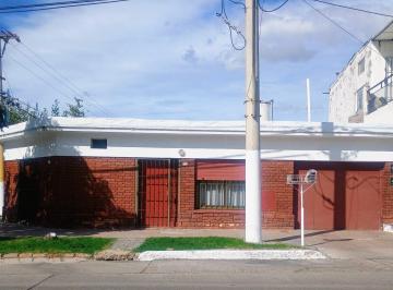 Casa · 149m² · 2 Dormitorios · 3 Cocheras · Venta. Casa. 2 Dorm.. Salon Comercial Dorrego