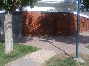 Casa · 149m² · 2 Dormitorios · 3 Cocheras · Venta. Casa. 2 Dorm.. Salon Comercial Dorrego