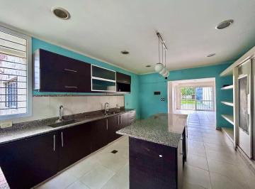 Casa · 224m² · 5 Ambientes · 2 Cocheras · Venta Casa Rosario Fisherton R 3 Dorm. Flipping Reciclar