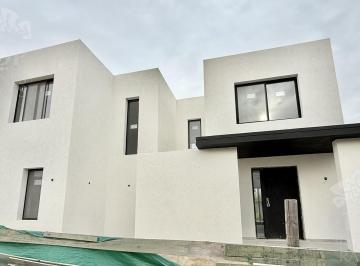 Casa · 180m² · 6 Ambientes · Casa en Venta en Santa Ana - Villanueva