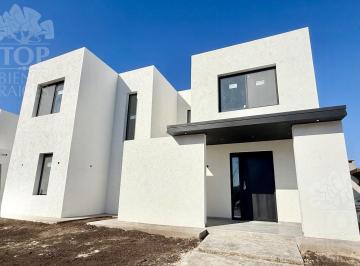 Casa · 180m² · 6 Ambientes · Casa en Venta en Santa Ana - Villanueva