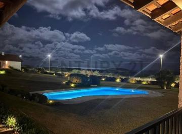 Departamento · 150m² · 5 Ambientes · Apartamento 3 Dorm. en Alquiler - Playa Brava, Punta del Este