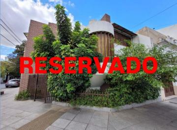 Casa de 5 ambientes, Parque Chacabuco · Excelente Casa en Esquina de 5 Ambientes. 4 Dorm. Uno en Suite Cochera P/ 2 Autos. Patio!