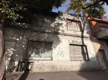 Casa de 3 ambientes, Lanús · Dos Departamentos - Zona Comercial - Inversion