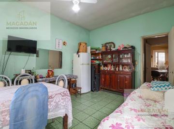 Casa · 65m² · 3 Ambientes · 2 Cocheras · Venta Casa 3 Amb con 2 Cocheras Al Frente Patio Fondo - Caseros - Acepta Permuta - Apto Credito