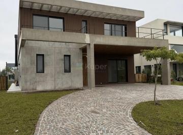 Casa · 465m² · 6 Ambientes · Casa en Venta en El Yacht, Nordelta, Tigre