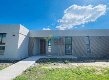Casa · 188m² · 5 Ambientes · 2 Cocheras · Casa en Venta en San Sebastian - Area 6, San Sebastian, Escobar
