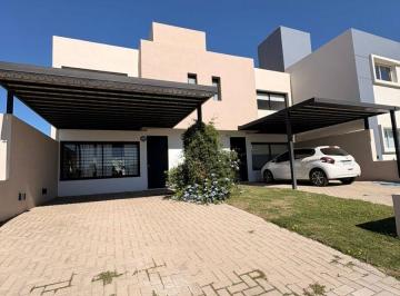 Casa · 90m² · 3 Ambientes · 1 Cochera · Dúplex 2 Dorm. | Colinas de Manantiales | Posesión Inmediata