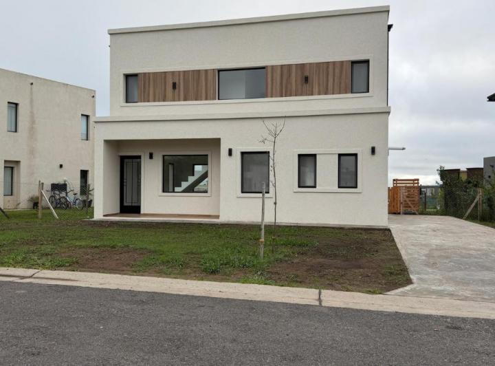 Casa en venta en Santa Elisa · 5 ambientes